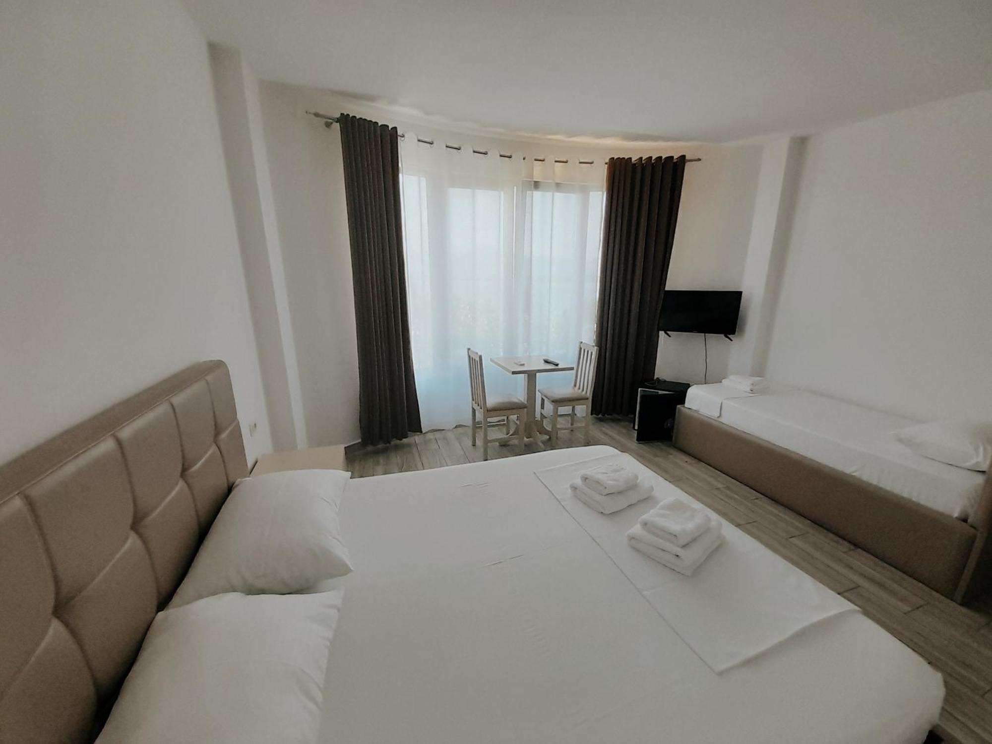 Hotel Restaurant Univers شكودر المظهر الخارجي الصورة